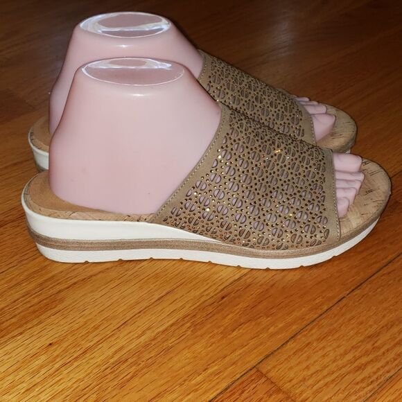White Mountain gold leather slides - Picture 1 of 6
